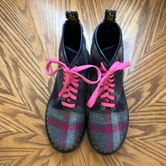 Custom Dr Martens Castel Boots Pink & Gray Plaid Wool Custom Pink Laces Size 10 - Picture 13 of 15